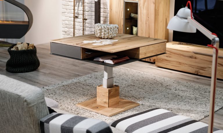 Mittelpunkt des Esszimmers: Massivholztische von Voglauer - Planungswelten