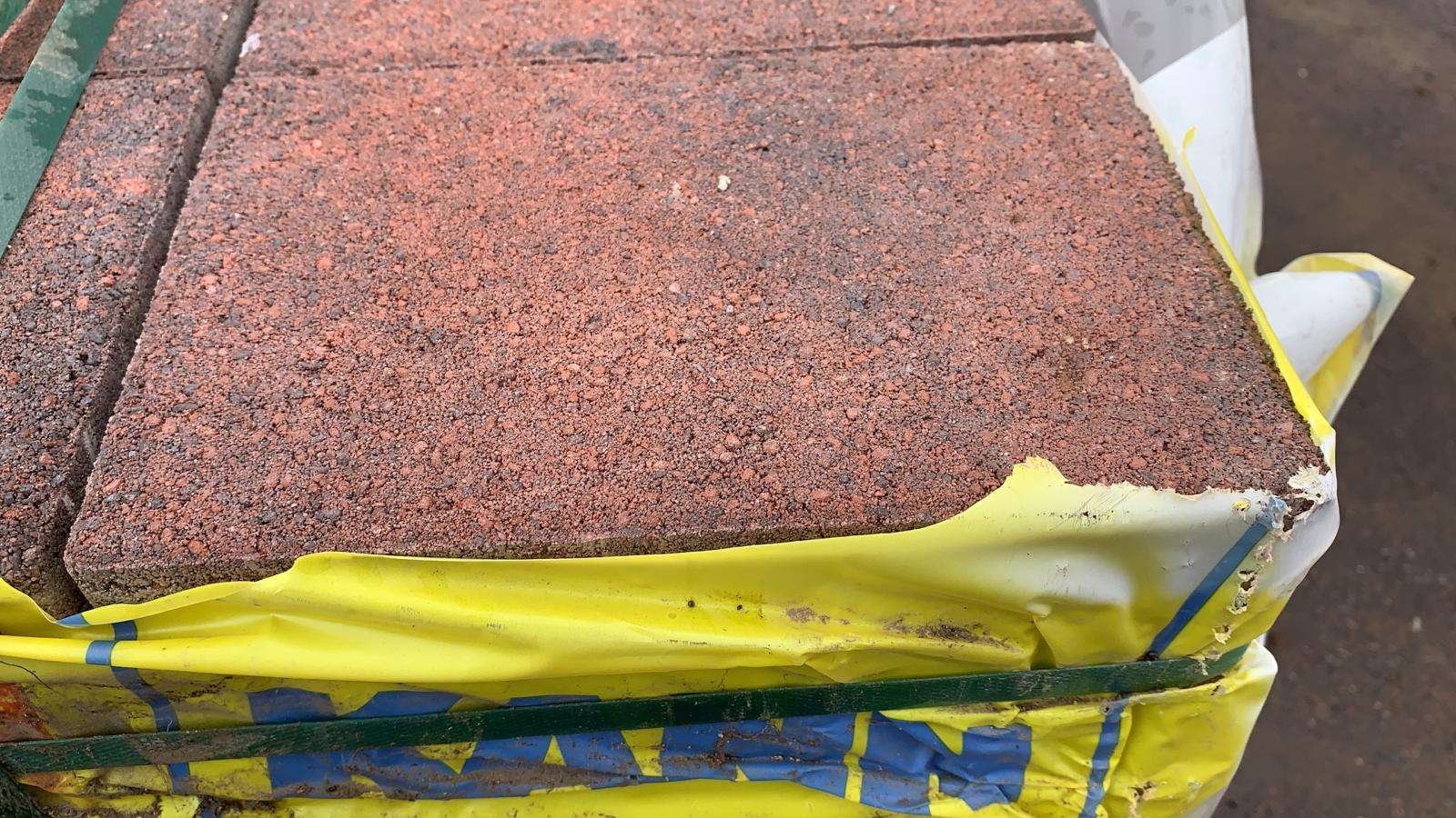Planolith Pflaster 24x16x10 cm rot-schwarz nuanciert (2.Wahl)