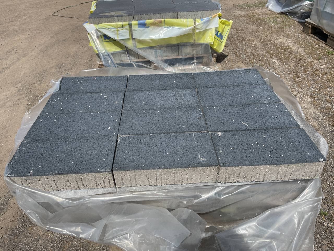 Vianova Pflaster 40x20x10 cm basananthrazit wassergestrahlt (Restposten)