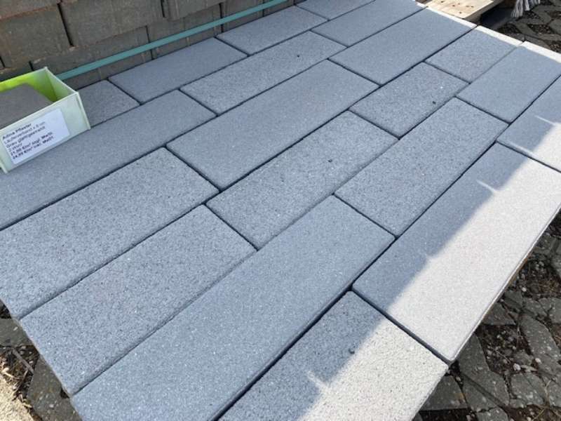 Adina Läuferverband 8 cm grau glatt/gestrahlt (2.Wahl)