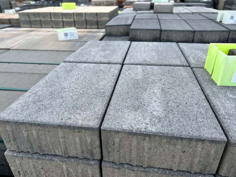 Maifeld Pflaster 30x20x8 cm anthrazit nuanciert feingestrahlt (2.Wahl)
