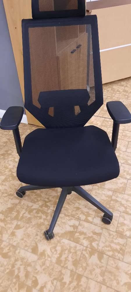 Bürostuhl  statt 449€