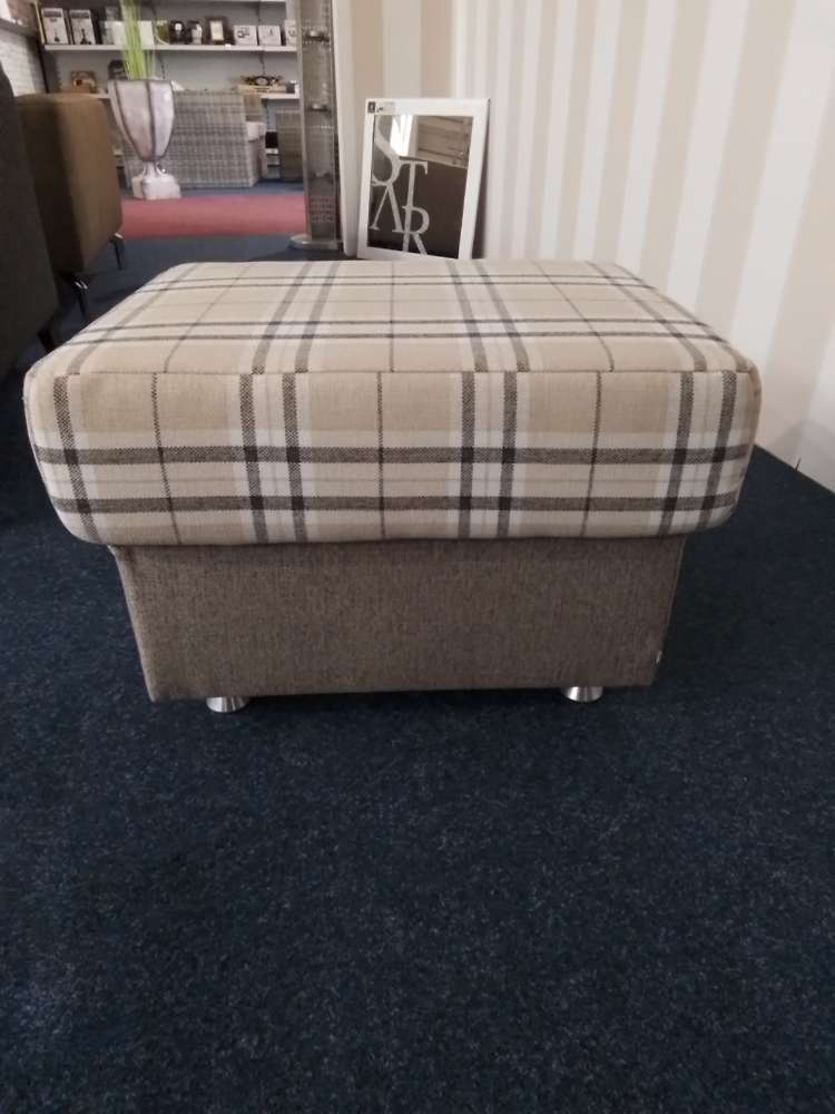 Hocker, statt 220€