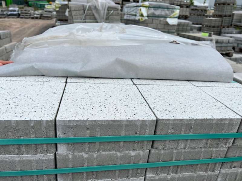 Vianova 20x20x8 cm zermattweiß geschliffen (Restposten)