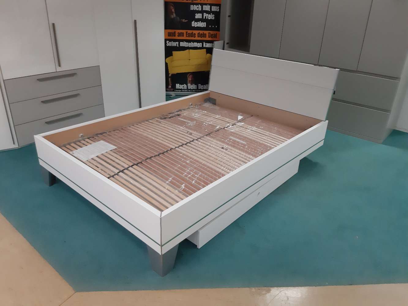 Bettgestell, statt 666 Euro