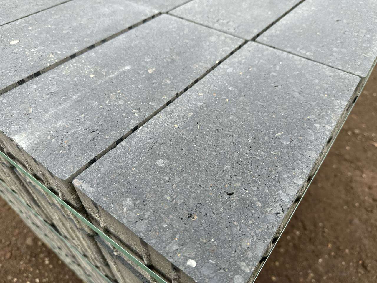 Vajo 30x15x8 cm Basaltdunkel geschliffen (2.Wahl)