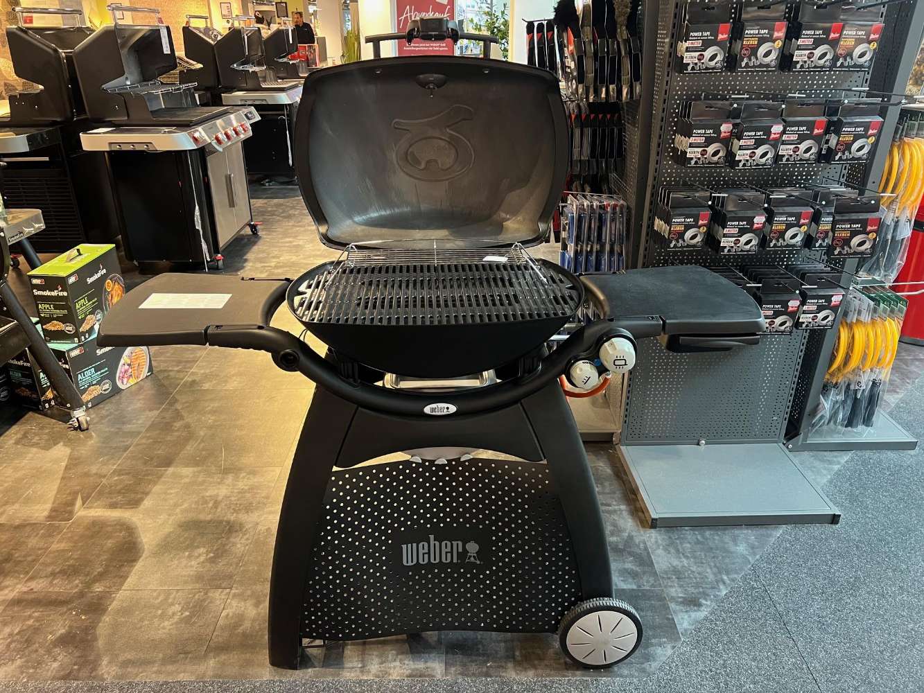 WEBER Q3200 + Rollwagen