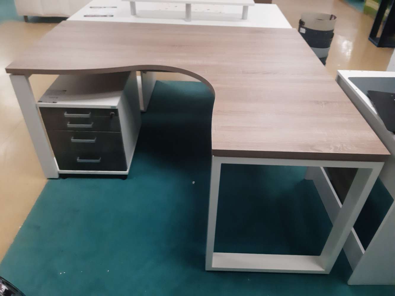 Winkelschreibtisch / Schreibtisch  / Bürotisch statt 299€