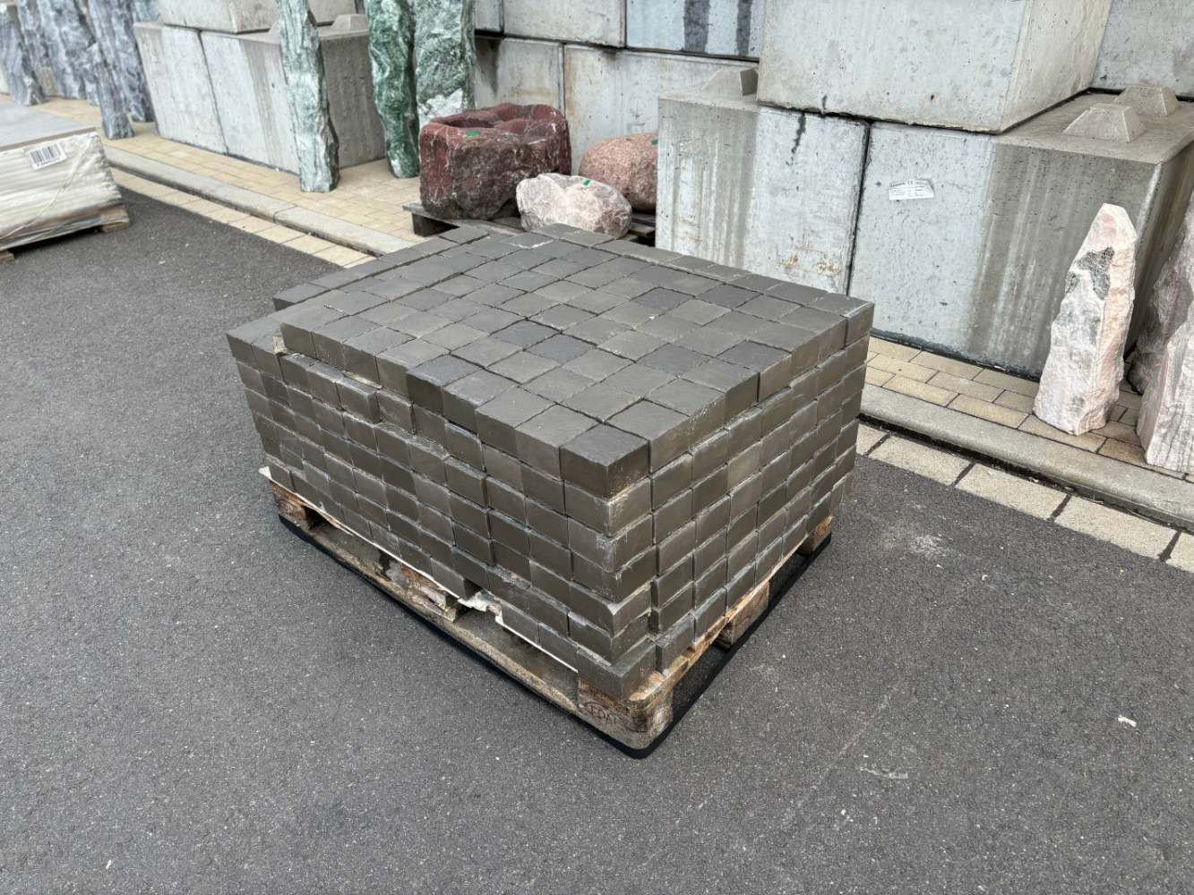 PFLASTERSTEINE FEINSTEINZEUG EMPEROR CUBE NERO10x10x6,5cm-2.WAHL-