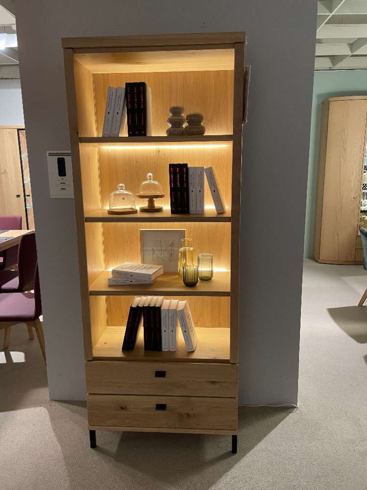 Regal auf Füßen medium