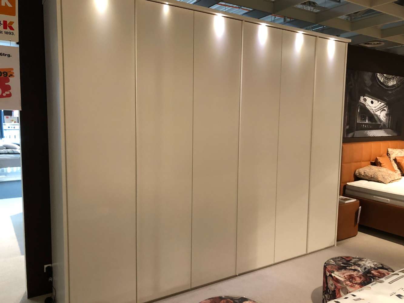 Drehtürenschrank