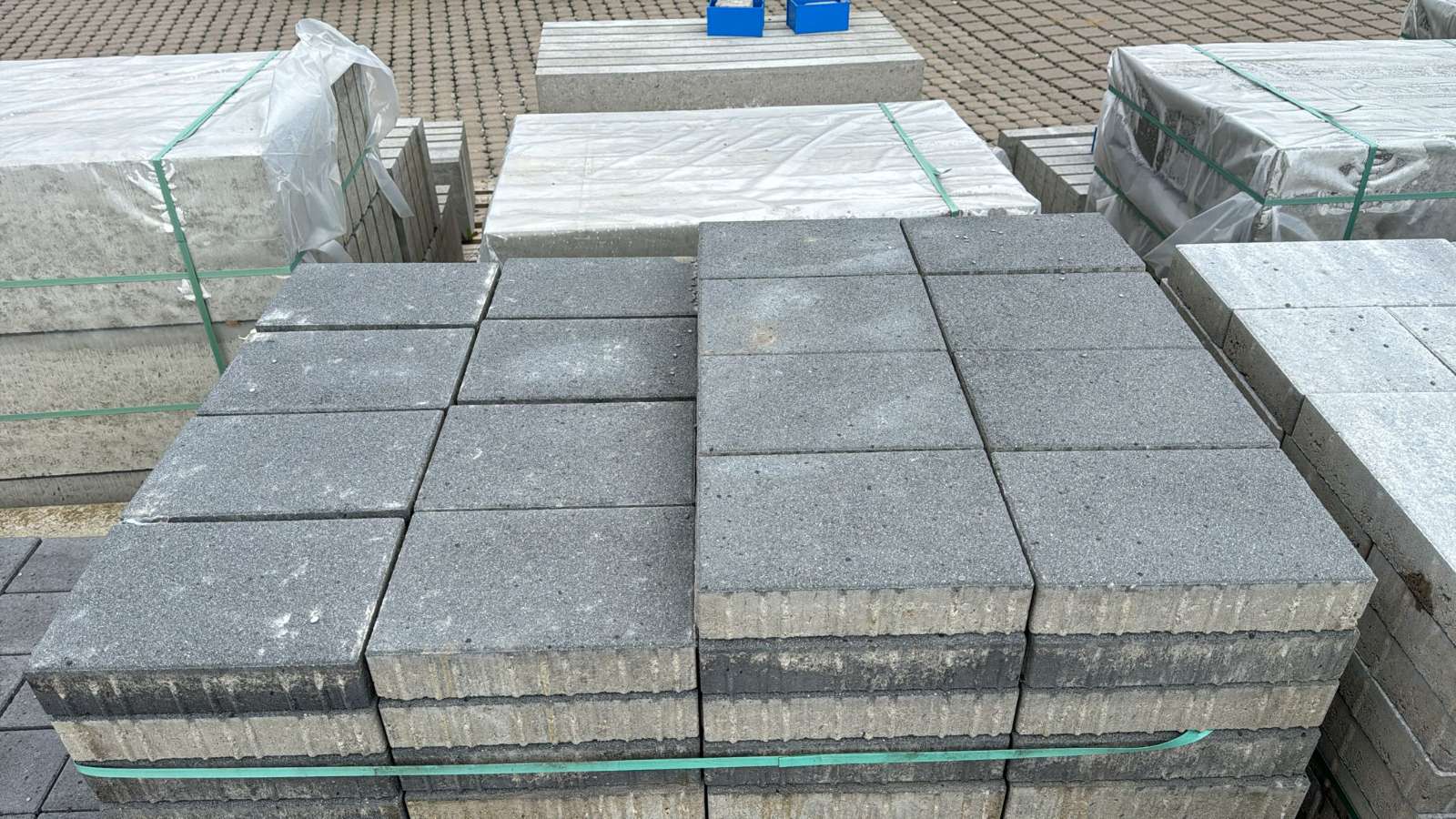 Vios Pflaster 30x20x6 cm  anthrazit  feingestrahlt (2.Wahl)