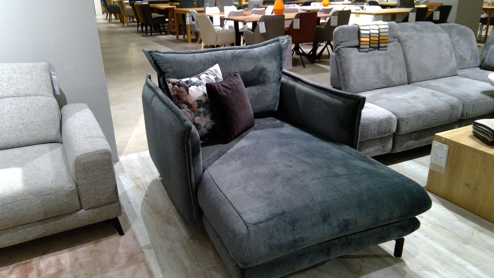 JW Loveseat