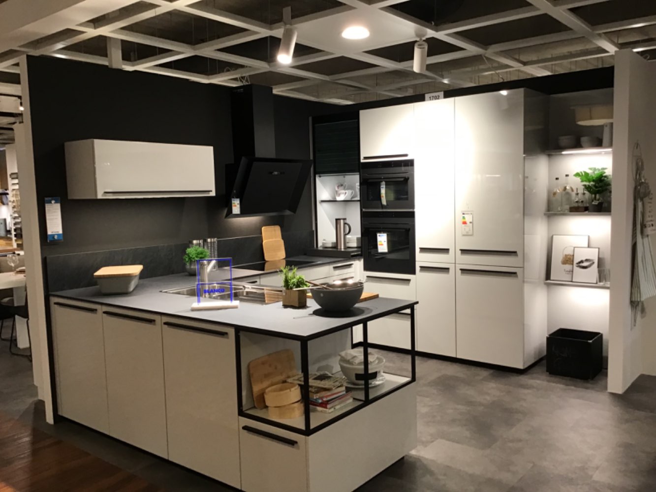 MusterKüche Gala (Schüller Küchen) Lack