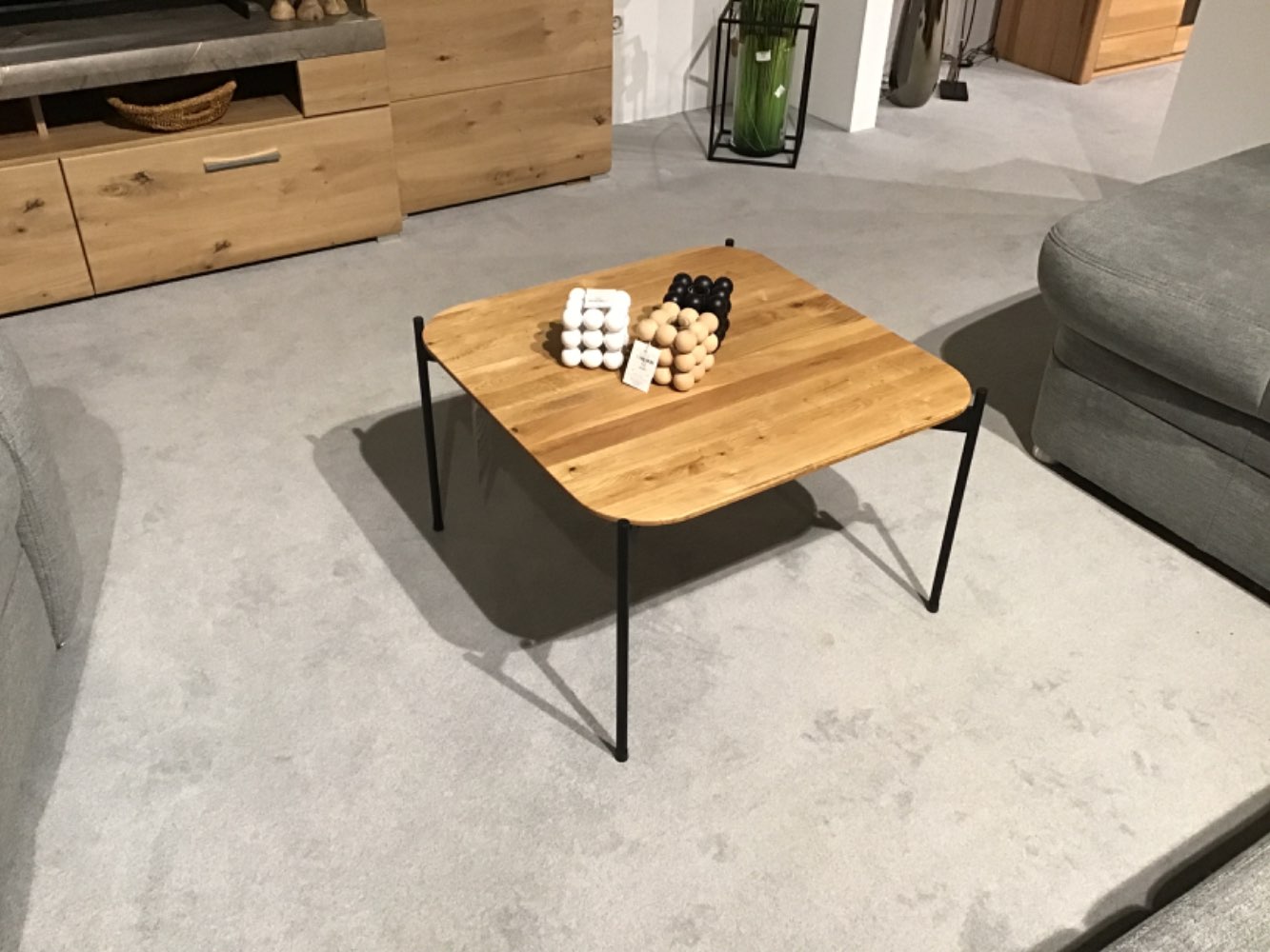 Kleiner moderner Beistelltisch Platte Eiche massiv geölt 60/38/60