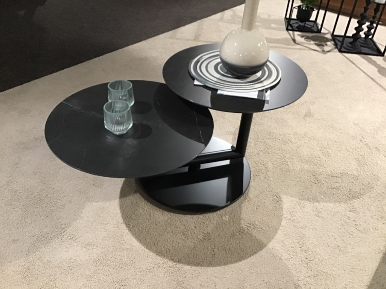 Moderne Couchtisch mit Keramikplatte DM je 60 cm