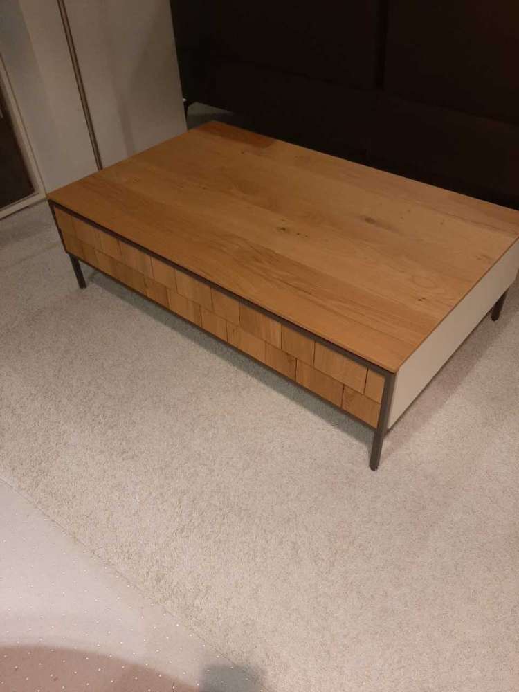 Couchtisch mit Schublade