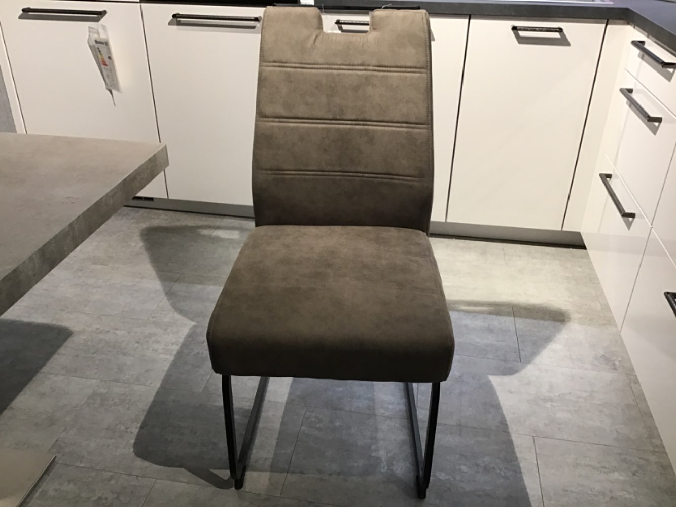 Schwingstuhl mit Komfortsitz Farbe braun Gestell schwarz