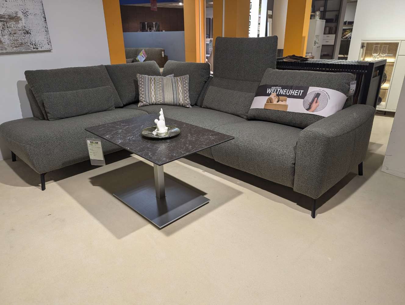 moderne Eckgarnitur mit Wall-away-Funktion