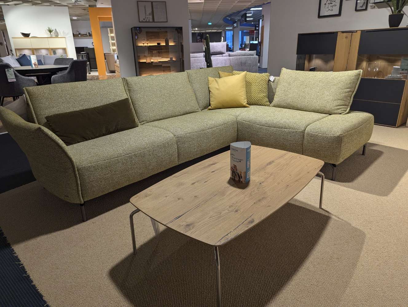 moderne , leichte, kleine Eckgarnitur mit Rückenfunktion