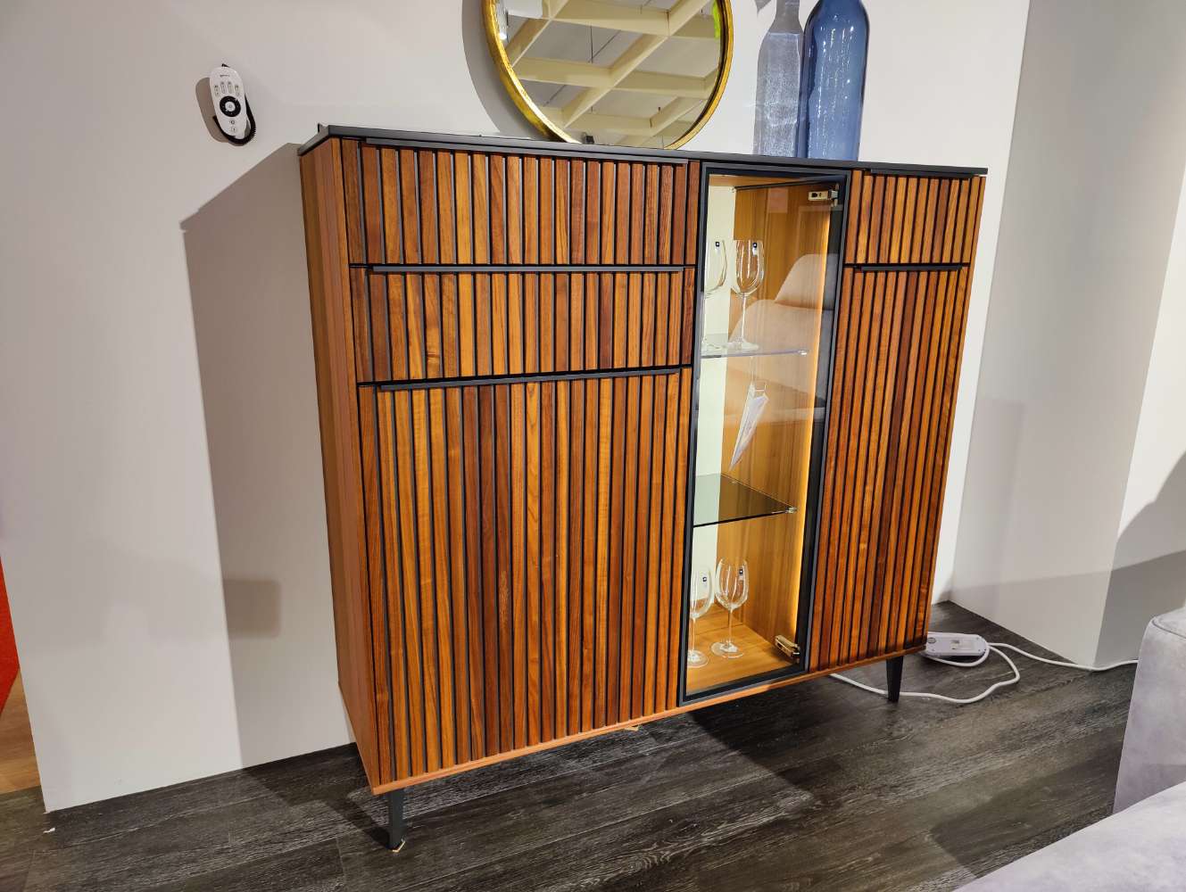 Highboard – Light Line 7 – inkl. Beleuchtung – Nussbaum