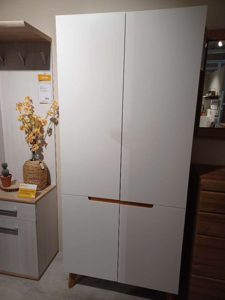 Garderobenschrank