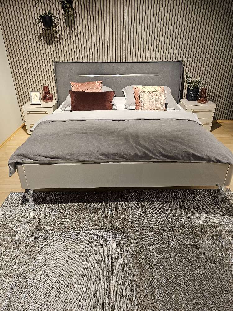 Schlafzimmermöbel „Aliga“ von Loddenkemper, Hochglanz Grau