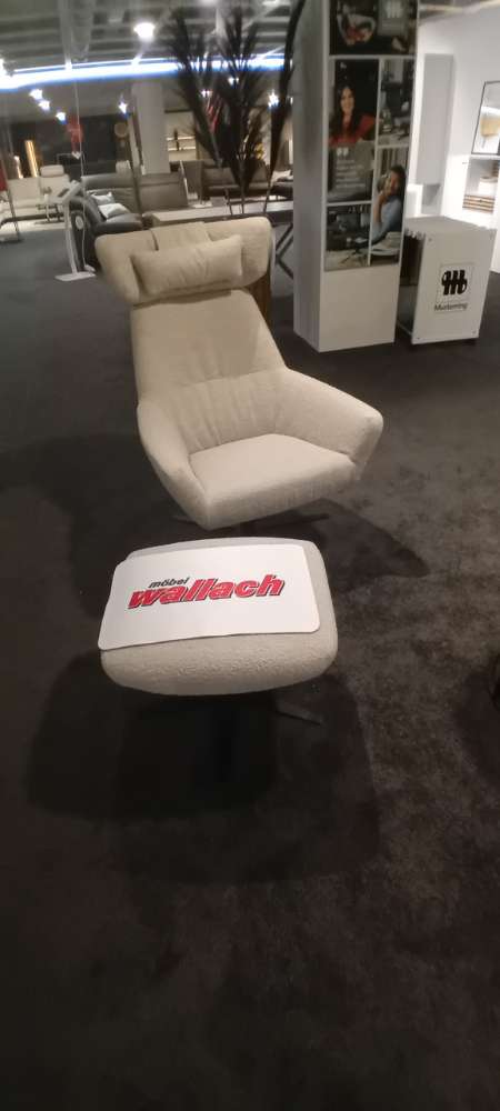 Sessel mit Hocker und Kopfpolster