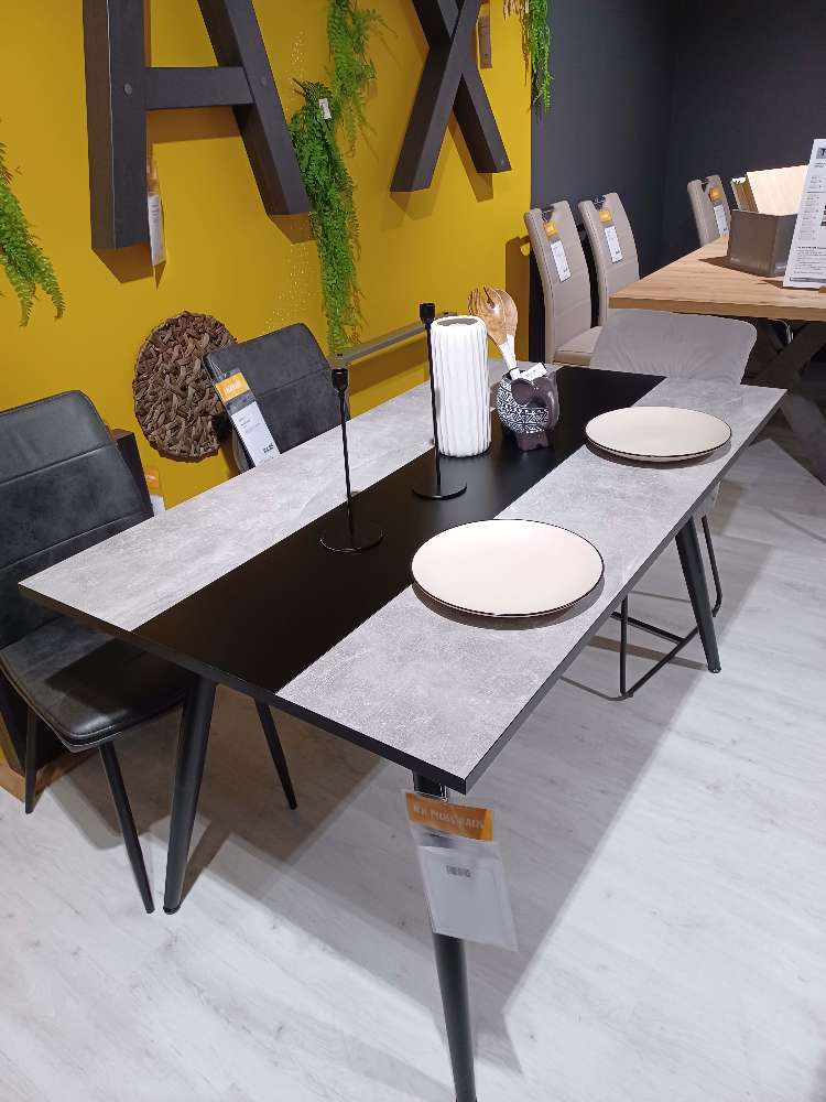 Vierfußtisch