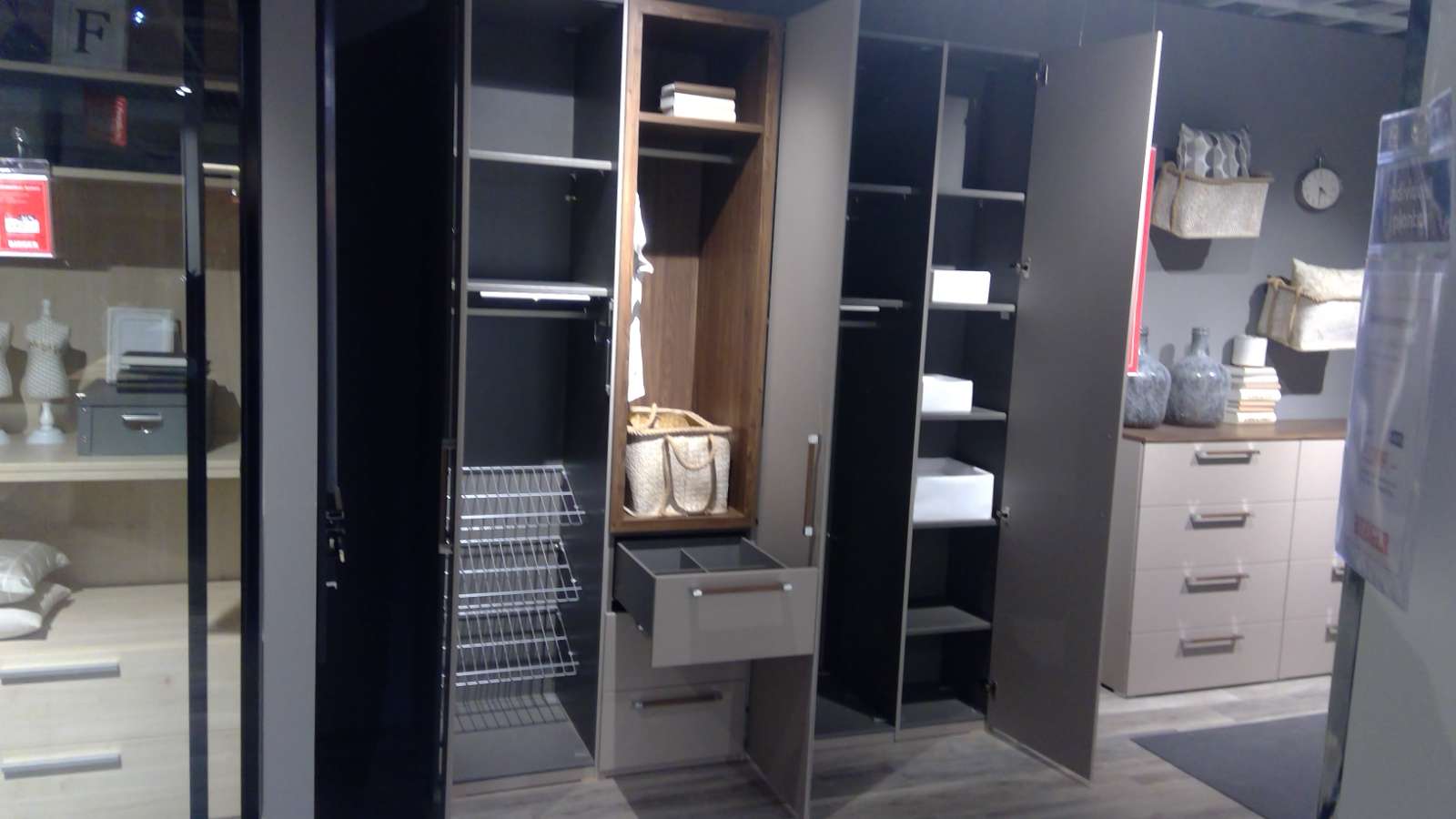 Drehtürenschrank