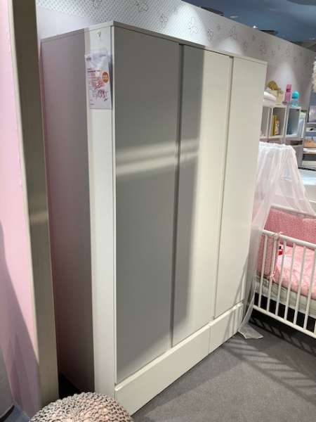 Kleiderschrank