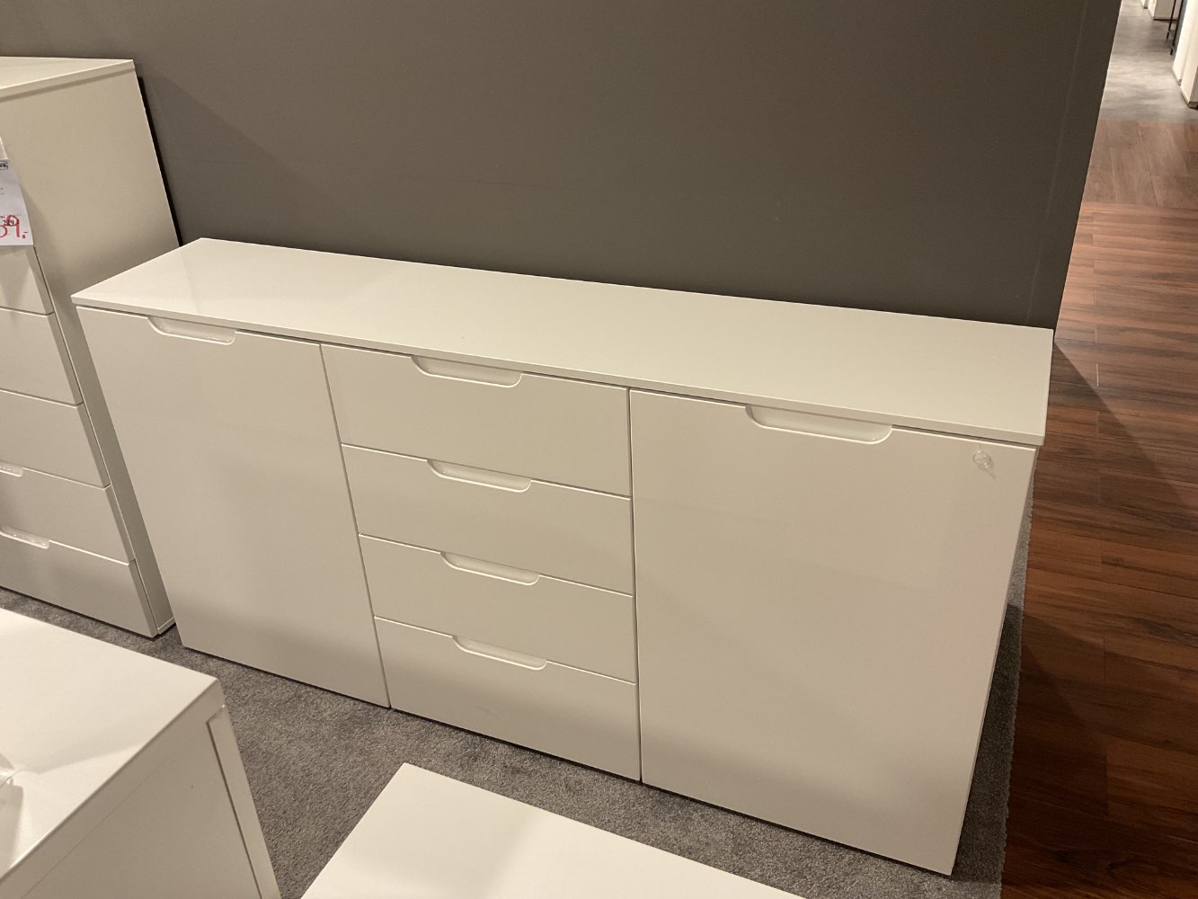 Kommode 2-trg. 4-Schübe