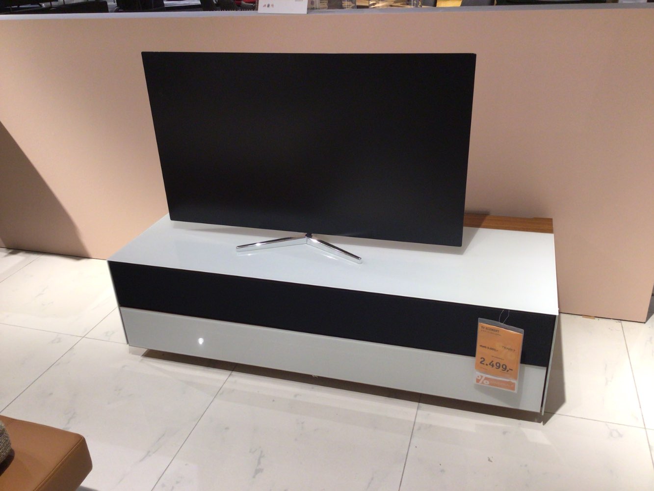 Möbel TV Element TEAM 7 – Home Entertainment – Nussbaum Weißglas