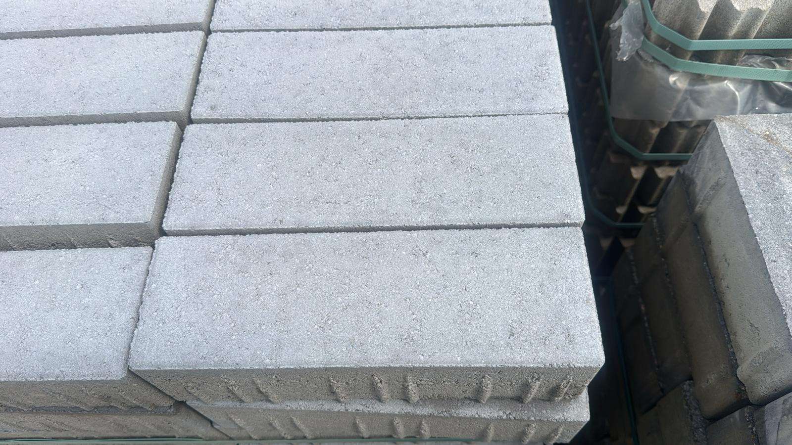 Nimbus Pflaster 30x10x8 cm hellgrau (2.Wahl)