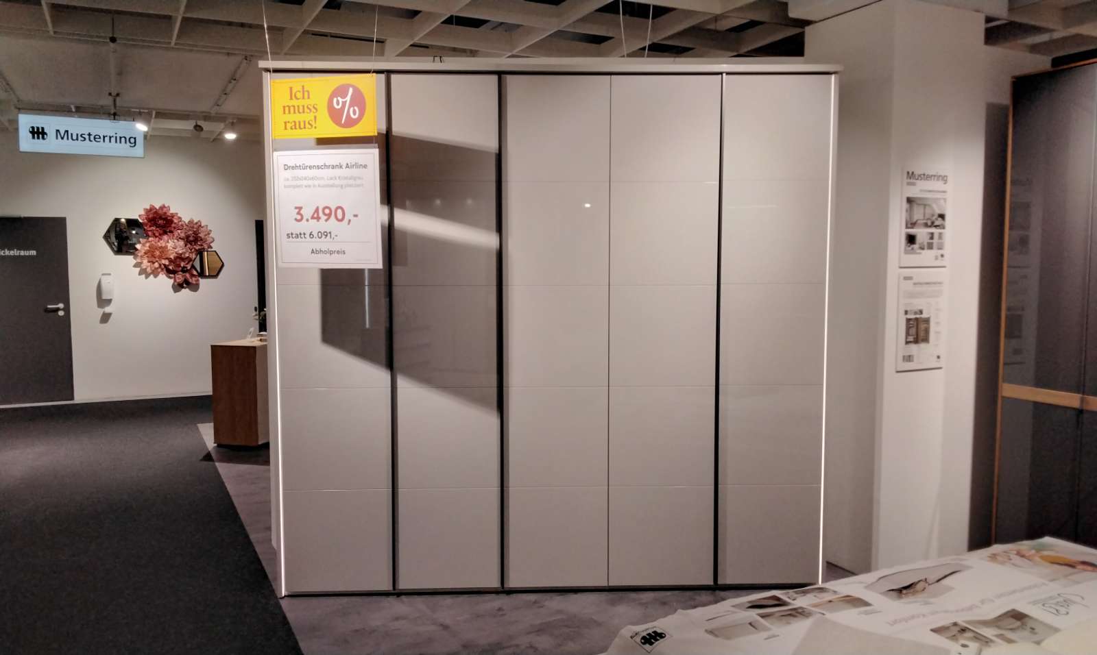 Drehtürenschrank Musterring – Airline