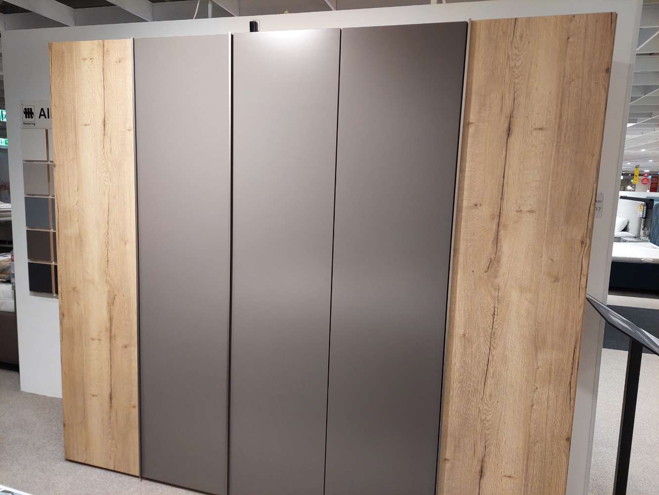 Drehtürenschrank
