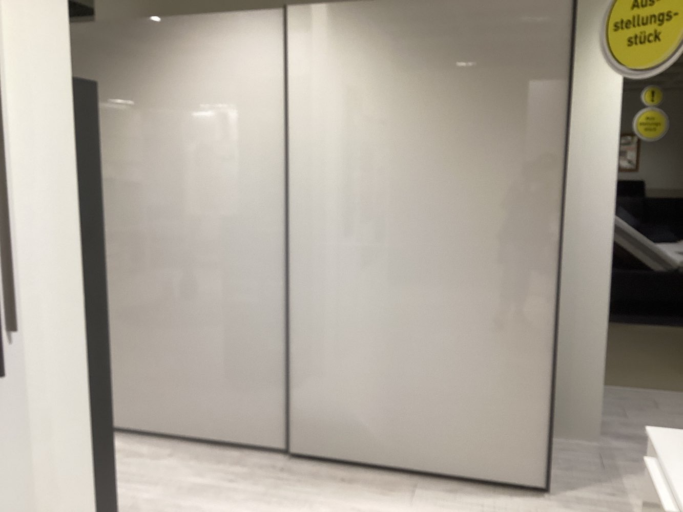Schwebetürenschrank