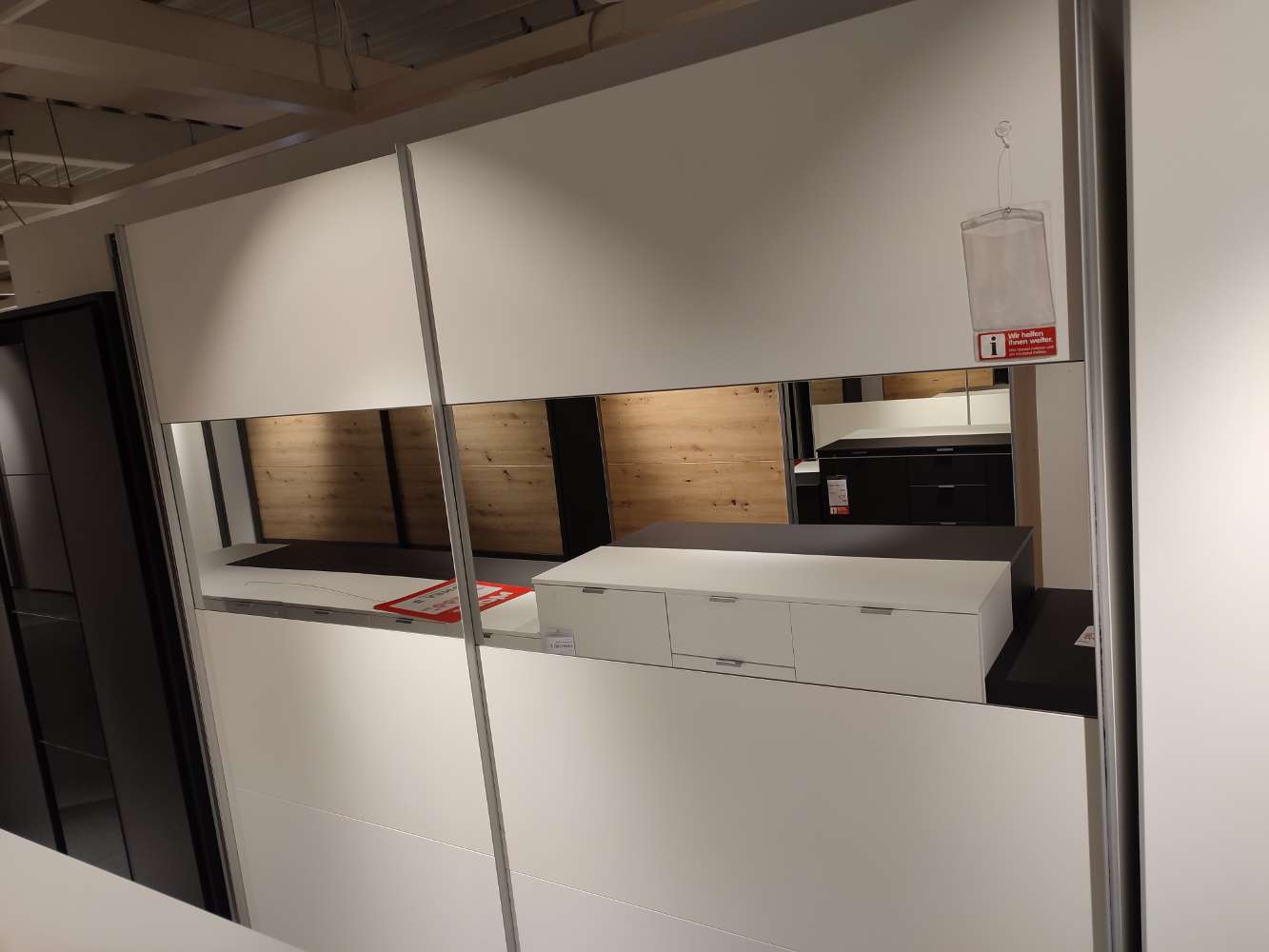 Schwebetürenschrank