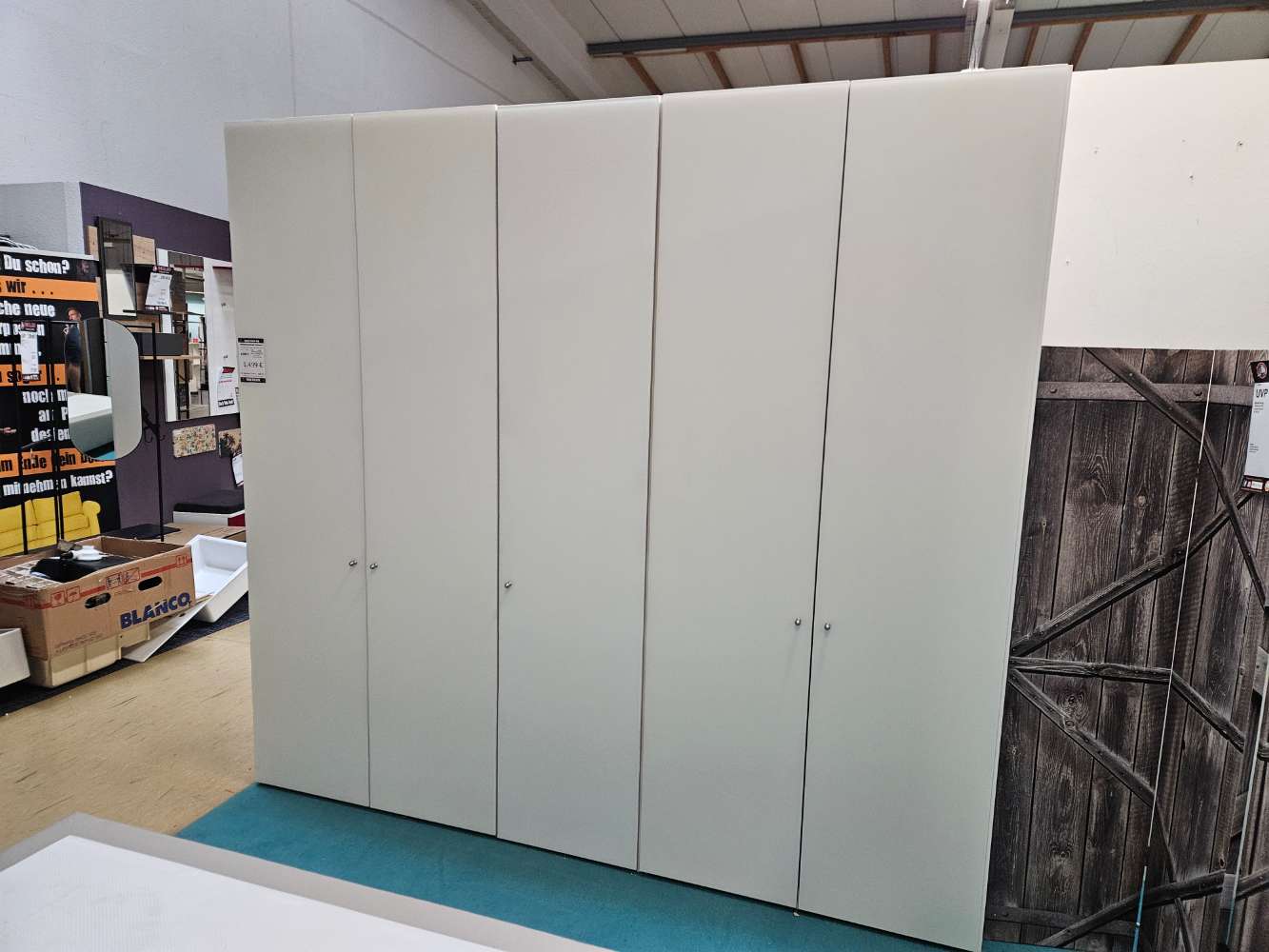 Drehtürenschrank Dreamer Glasfront statt 2599€