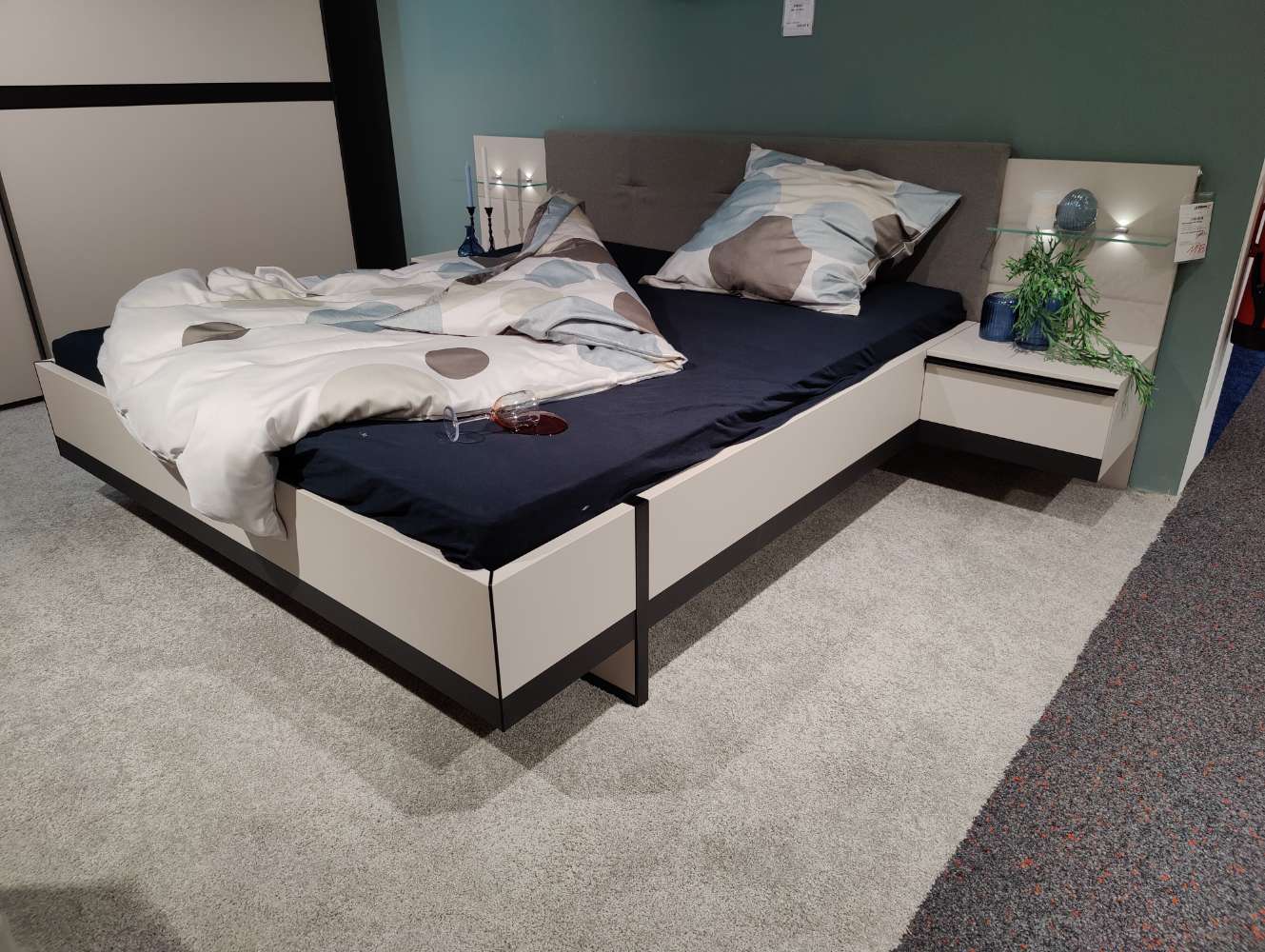 Bettanlage – 180 x 200 cm – inkl. Nakos – inkl. Beleuchtung