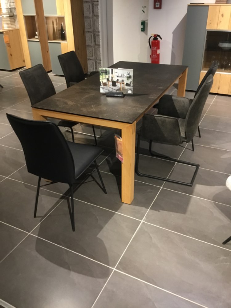 Möbel, Esstischgruppe mit 5 Stühlen