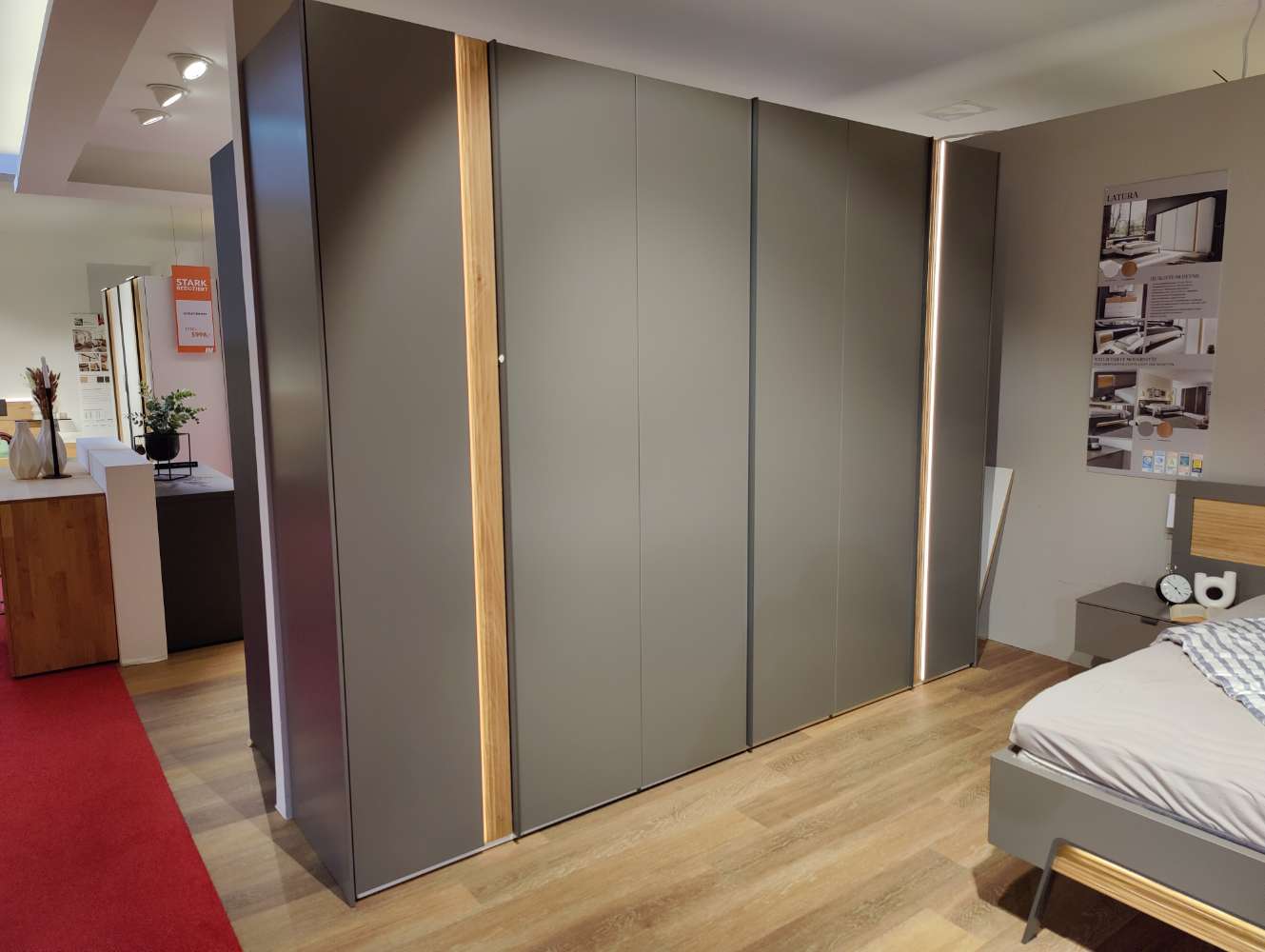 Kleiderschrank – Latura – Drehtürenschrank – Loddenkemper