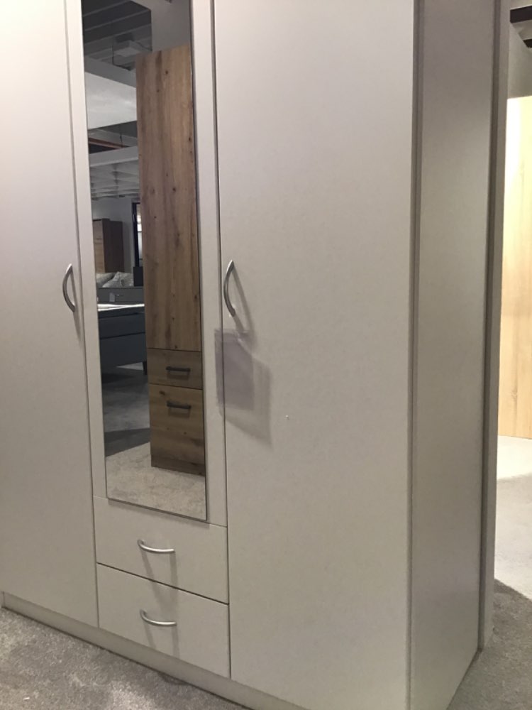 Drehtürenschrank