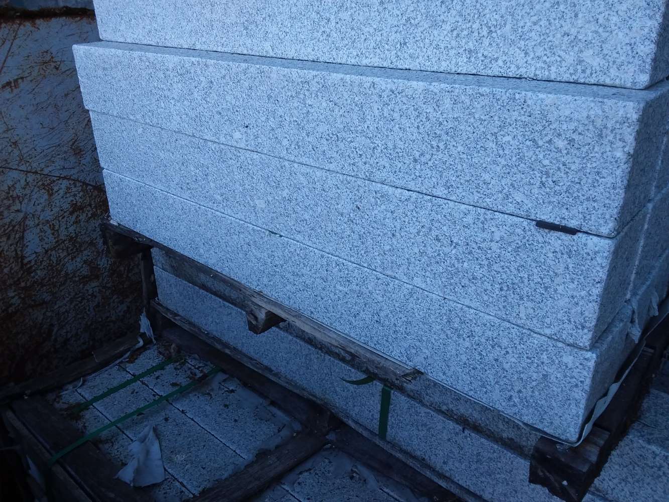 Granit Palisaden grau 12x12x125 Stelen veredelter Naturstein