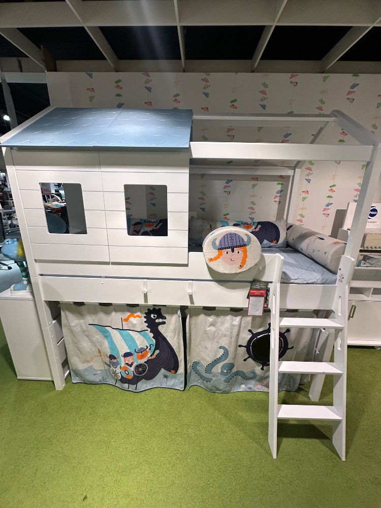 Ausstellungsstück Spielbett „Tiny House“ | MÖBEL SEGMÜLLER