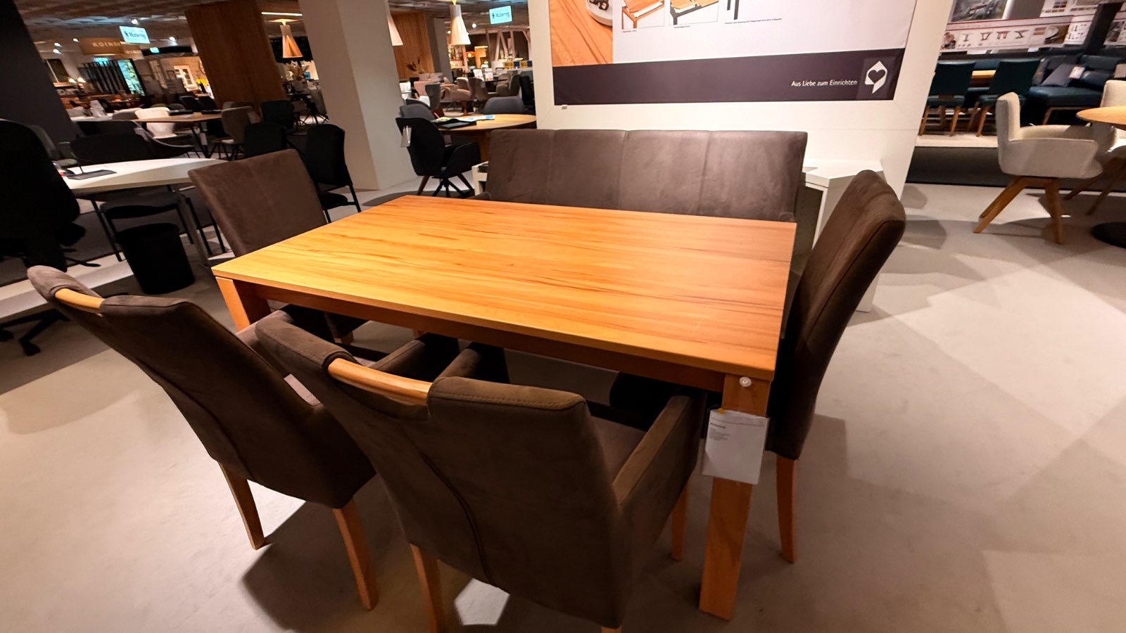 Bank + Tisch + 4 Stühle