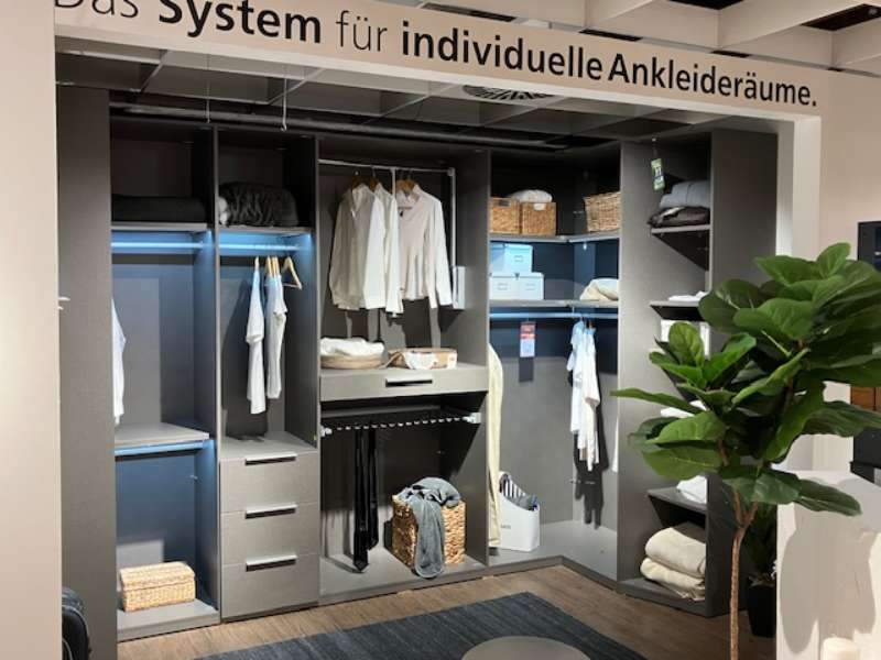 Begehbarer Kleiderschrank