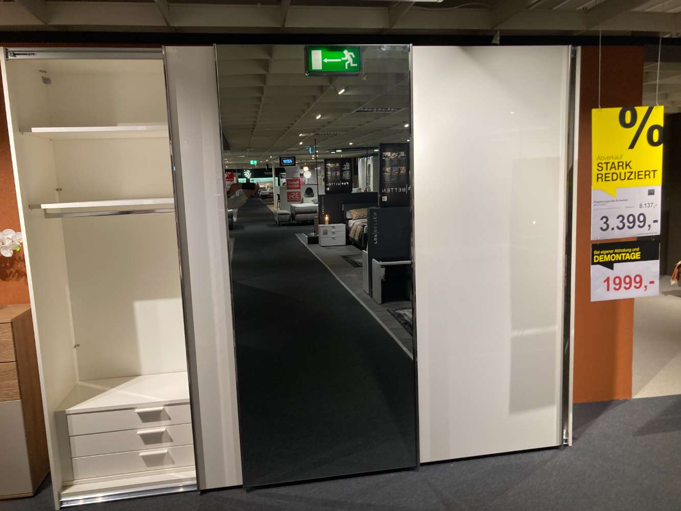 Kleiderschrank