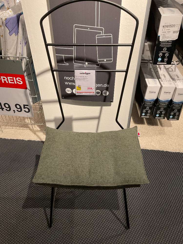 Bekleidungsständer mit Sitz