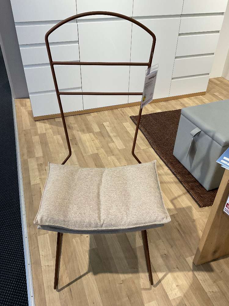 Bekleidungsständer mit Sitz